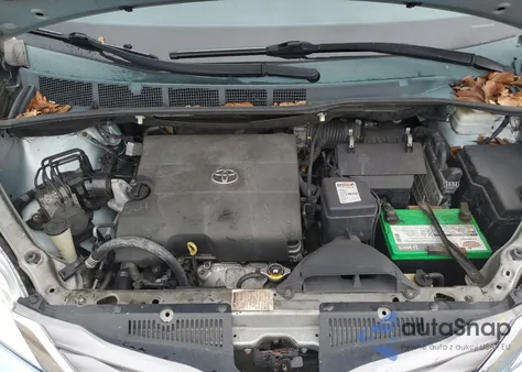 2015 Toyota Sienna Xle z USA, uszkodzony, nr VIN 5TDYK3DC6FS564678